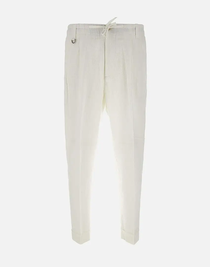 "Chino pants made of crepe-effect cotton 43580516